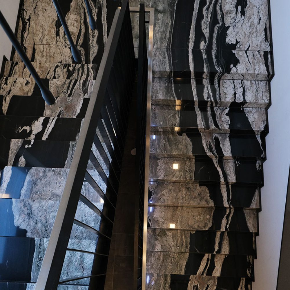 haris-fliesen-schauraum-treppe